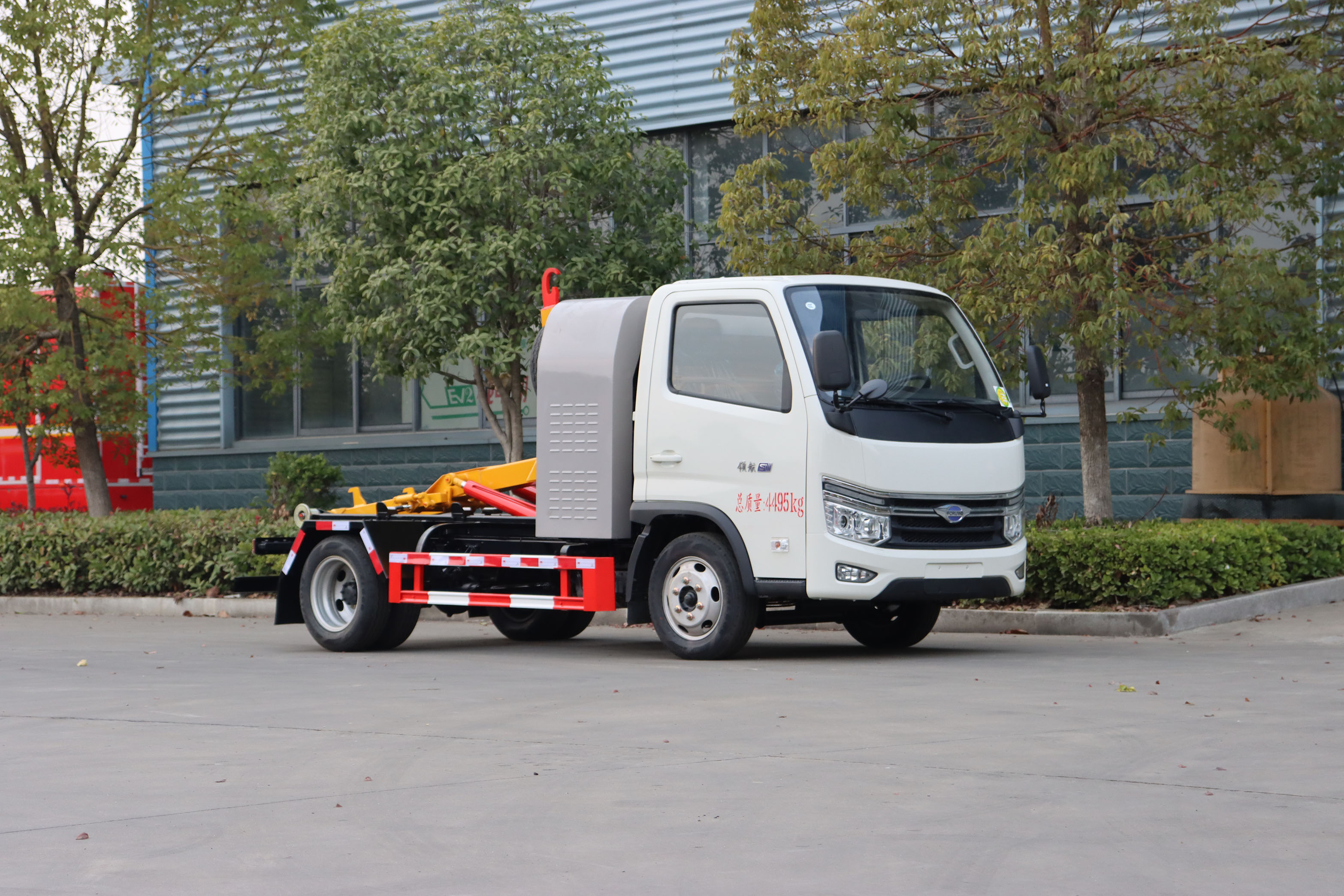 福田領(lǐng)航2.5方純電動車廂可卸式垃圾車