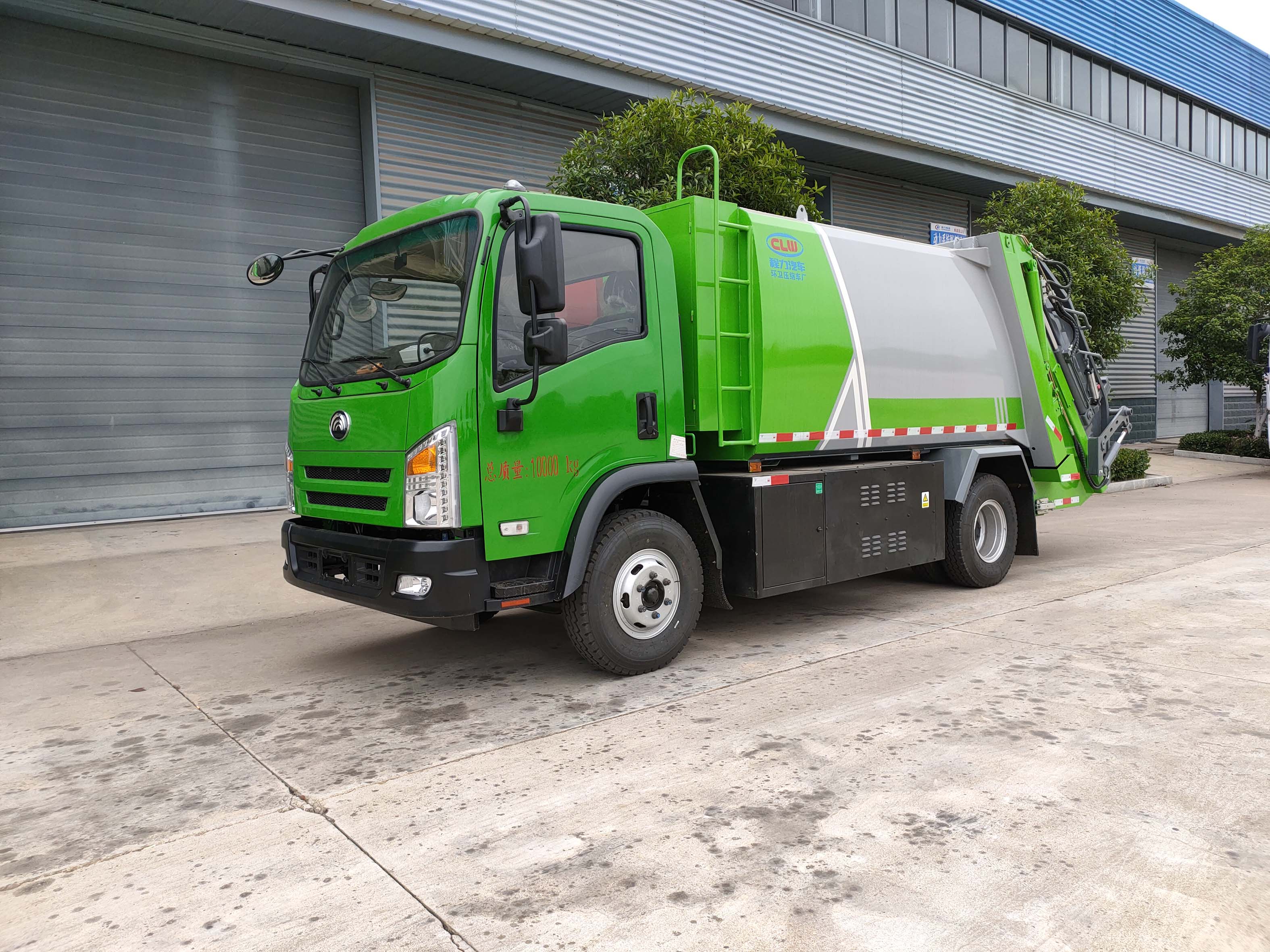 宇通8方純電動(dòng)壓縮式垃圾車圖片3