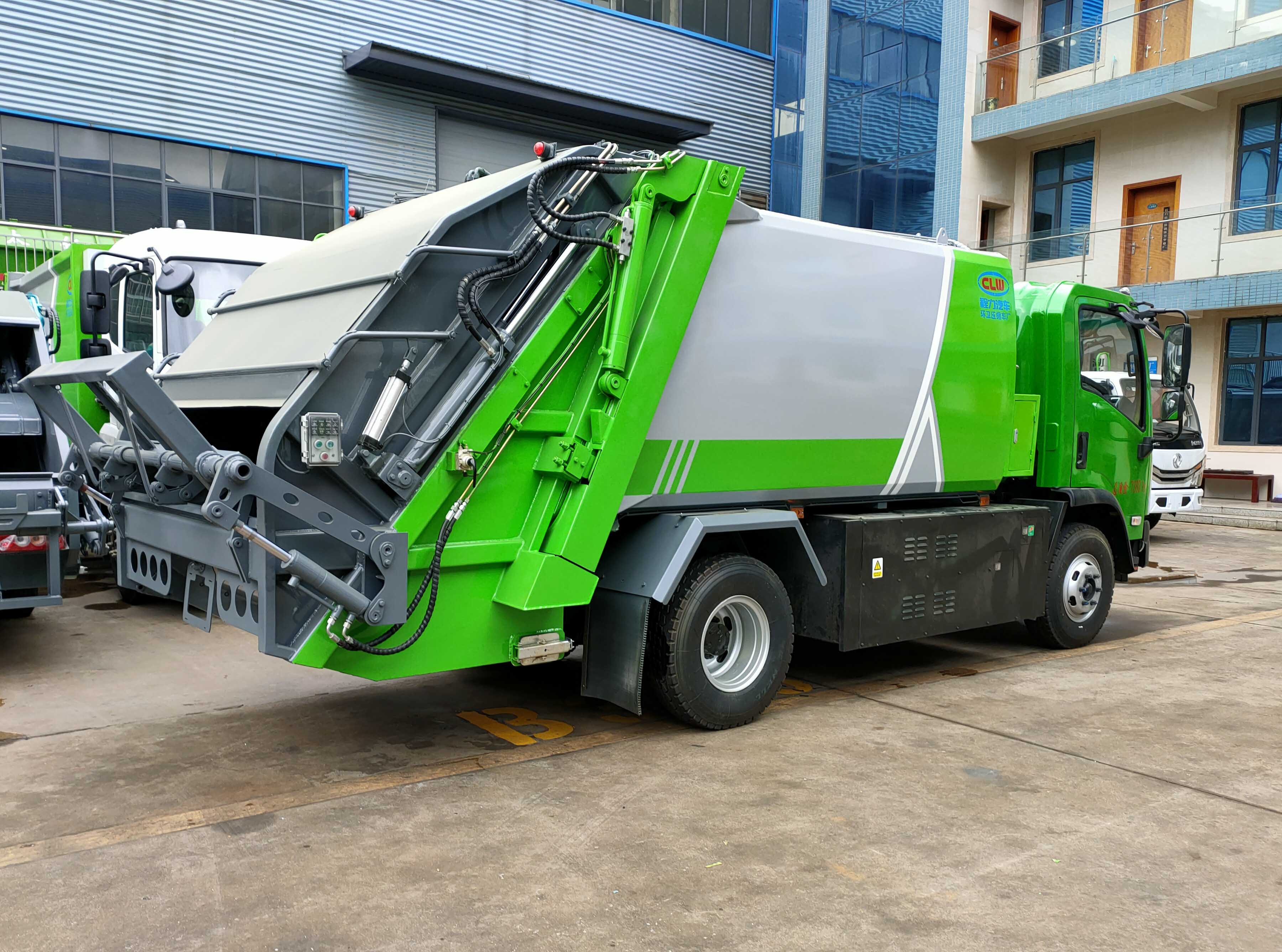 宇通8方純電動(dòng)壓縮式垃圾車圖片5