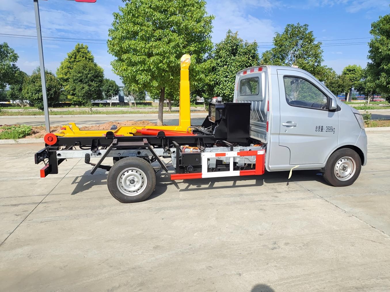 3方長(zhǎng)安純電動(dòng)車廂可卸式垃圾車圖片3