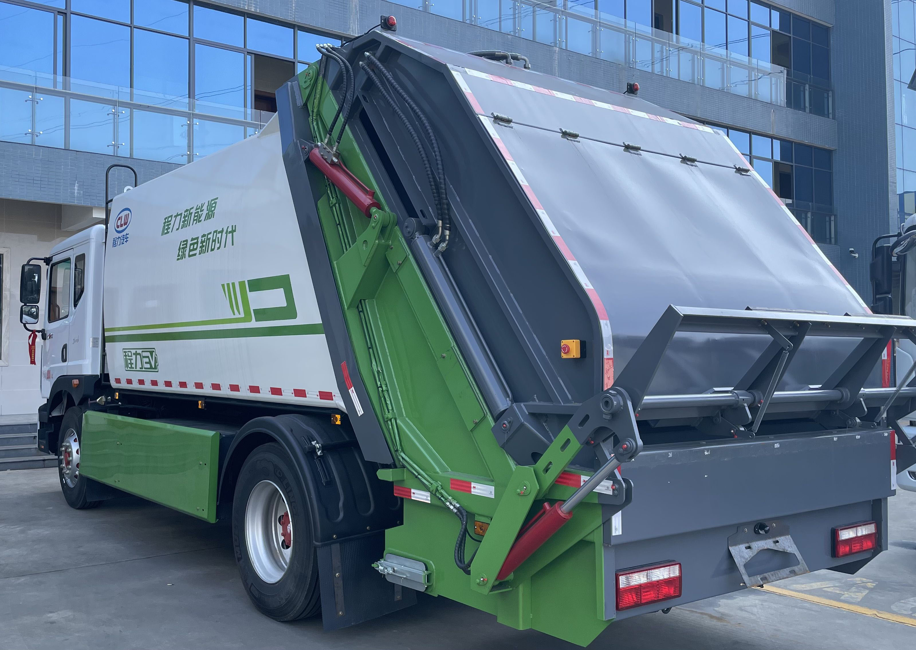 東風(fēng)凱普特12方純電動(dòng)壓縮垃圾運(yùn)輸車圖片4