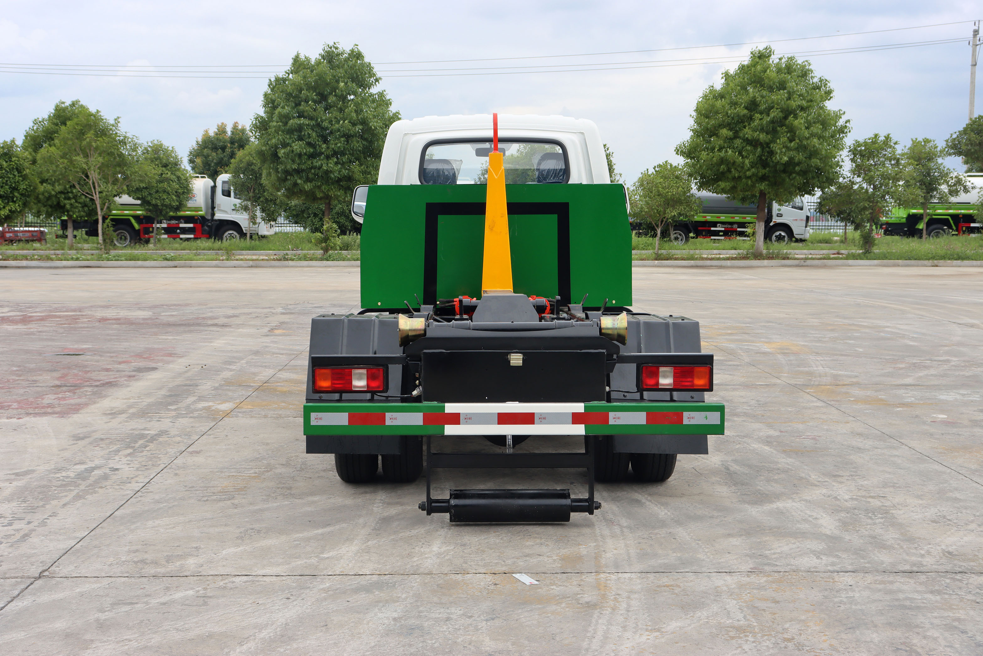 2.5方東風(fēng)華神純電動車廂可卸式垃圾車圖片5