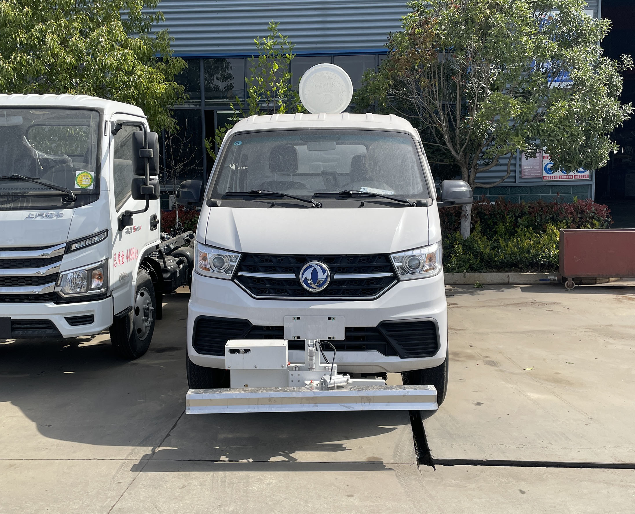 東風(fēng)途逸純電動多功能路面養(yǎng)護(hù)車圖片2