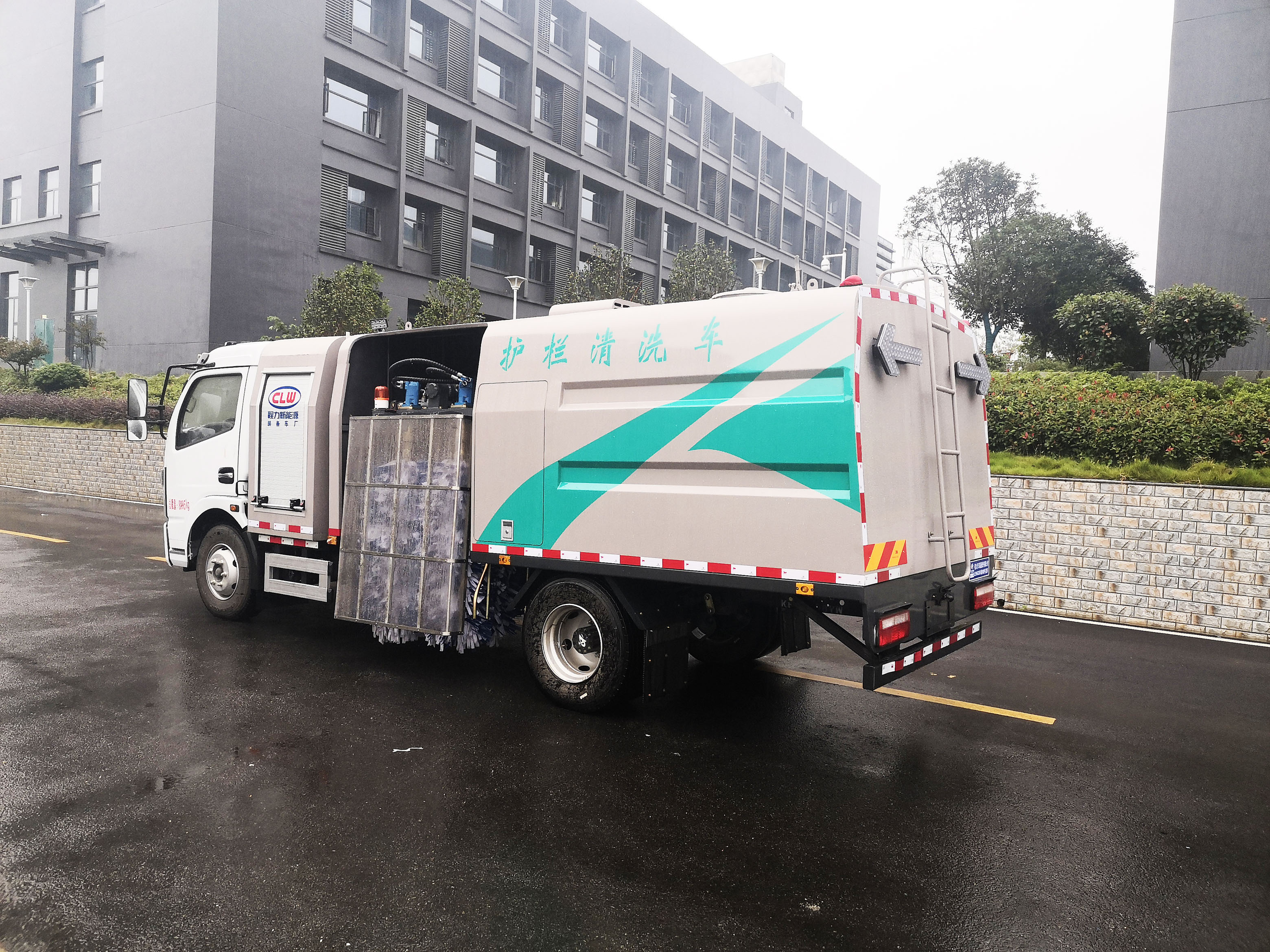 東風(fēng)凱普特純電動4方護欄清洗車圖片4