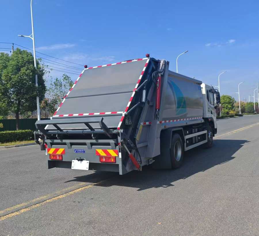 東風(fēng)華神18噸純電動(dòng)壓縮式垃圾運(yùn)輸車圖片4