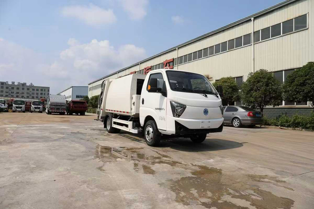 飛碟3方純電動(dòng)壓縮垃圾運(yùn)輸車(chē)