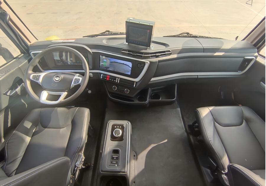 程力壹為10.3方純電動(dòng)餐廚垃圾車(chē)圖片5