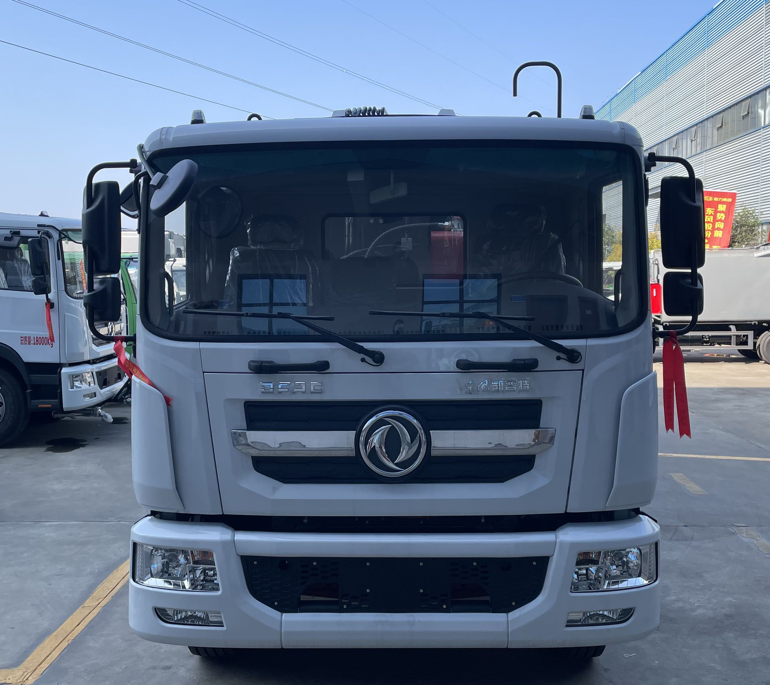 東風(fēng)凱普特12方純電動(dòng)壓縮垃圾運(yùn)輸車圖片2