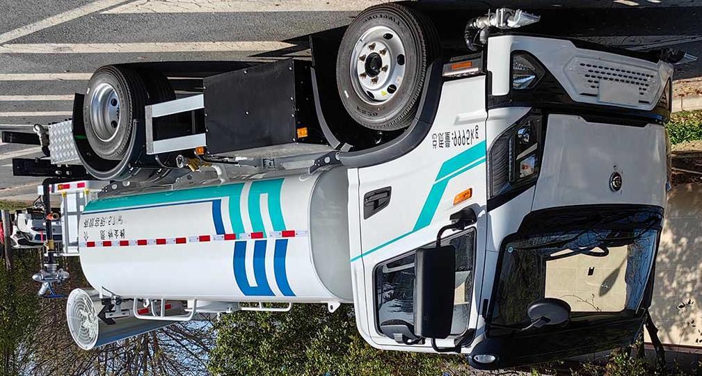 程力壹為純電動(dòng)多功能抑塵車圖片3