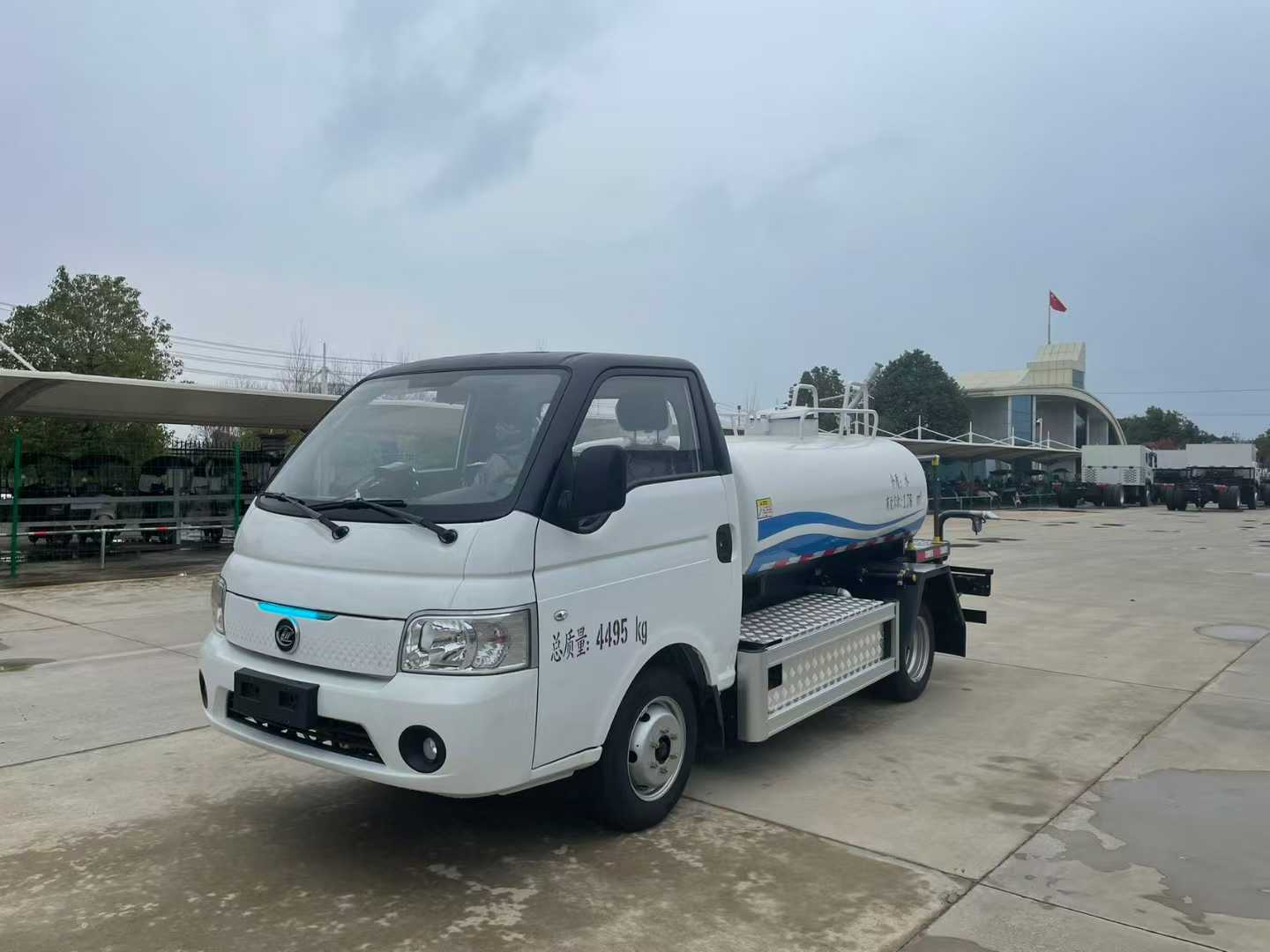 程力壹為2.5方純電動(dòng)綠化噴灑車灑水車圖片5