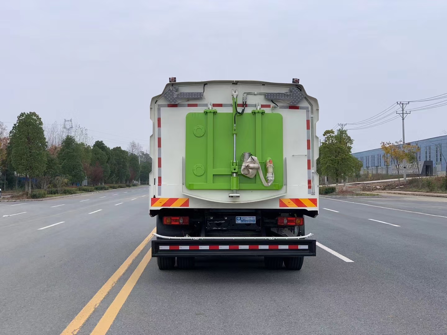 東風(fēng)華神純電動(dòng)洗掃車(chē)圖片5