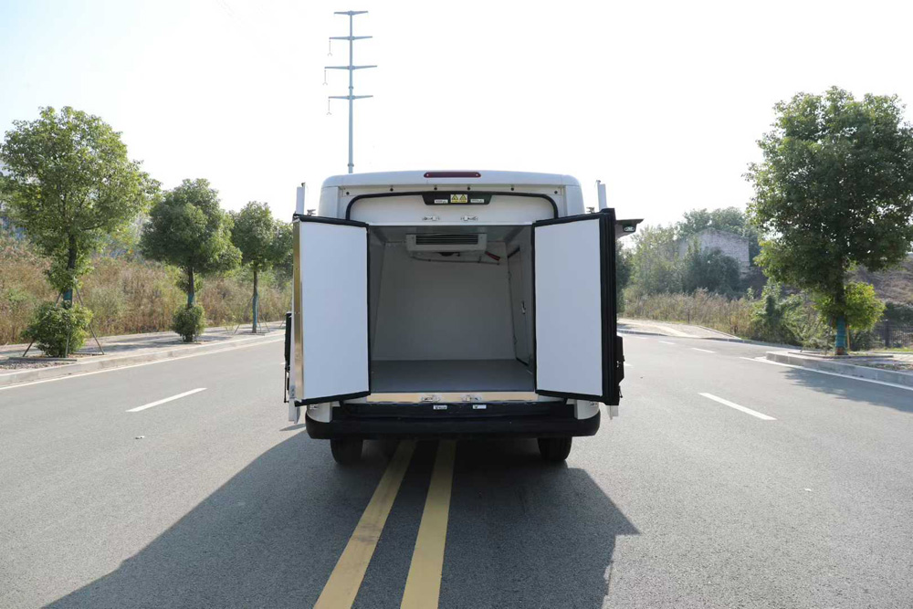 江淮萬寶路純電動(dòng)面包冷藏車小型廂式冷凍車圖片5
