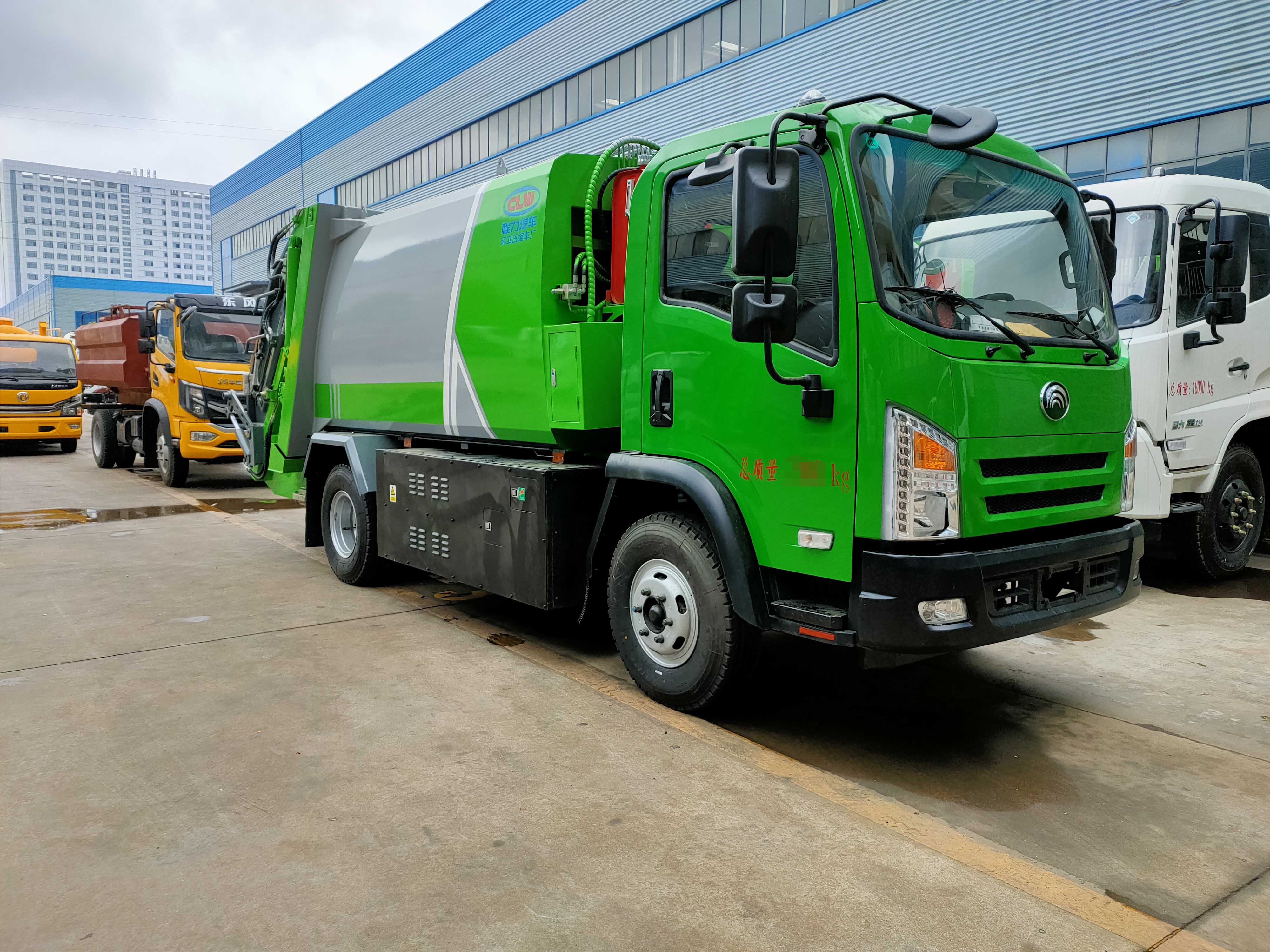 宇通8方純電動(dòng)壓縮式垃圾車(chē)