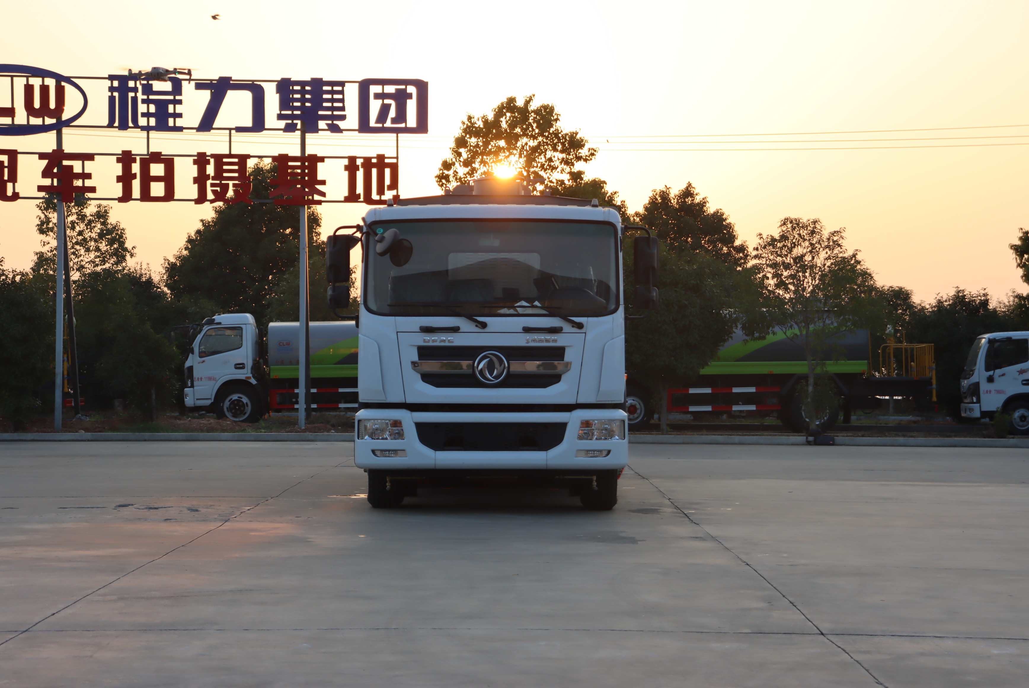 東風(fēng)凱普特型純電動高端多功能洗掃車圖片2