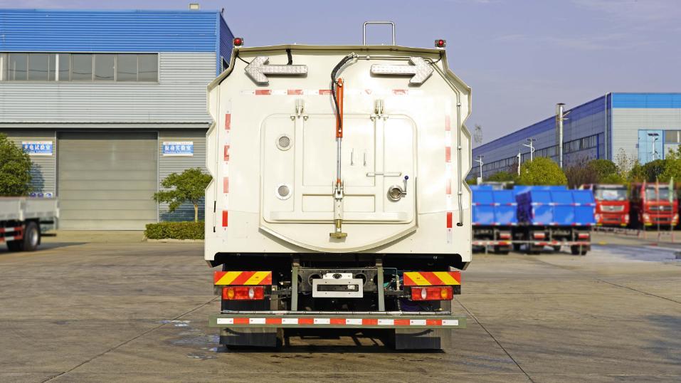 東風(fēng)華神型純電動洗掃車圖片4