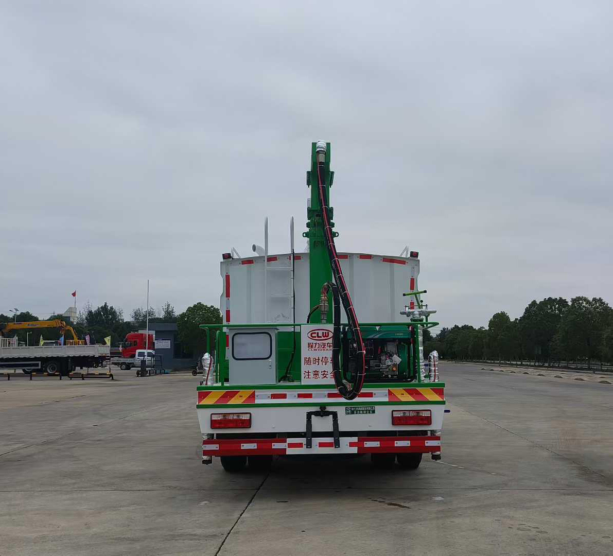 新款東風(fēng)多利卡D9—多功能鐵路抑塵車 綠化噴灑車灑水車圖片5