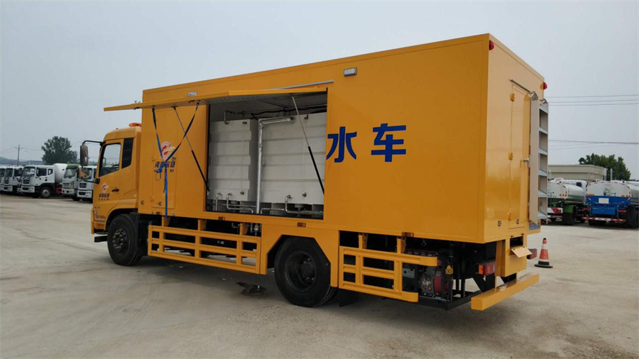 東風(fēng)天錦凈水車(chē)（后勤保障車(chē)）圖片2