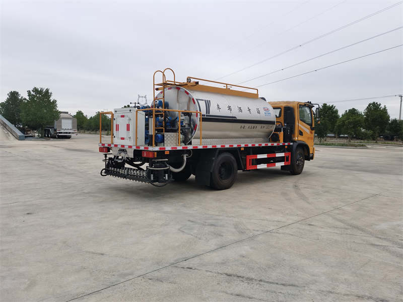 東風(fēng)華神5.65方標(biāo)準型瀝青灑布車圖片4