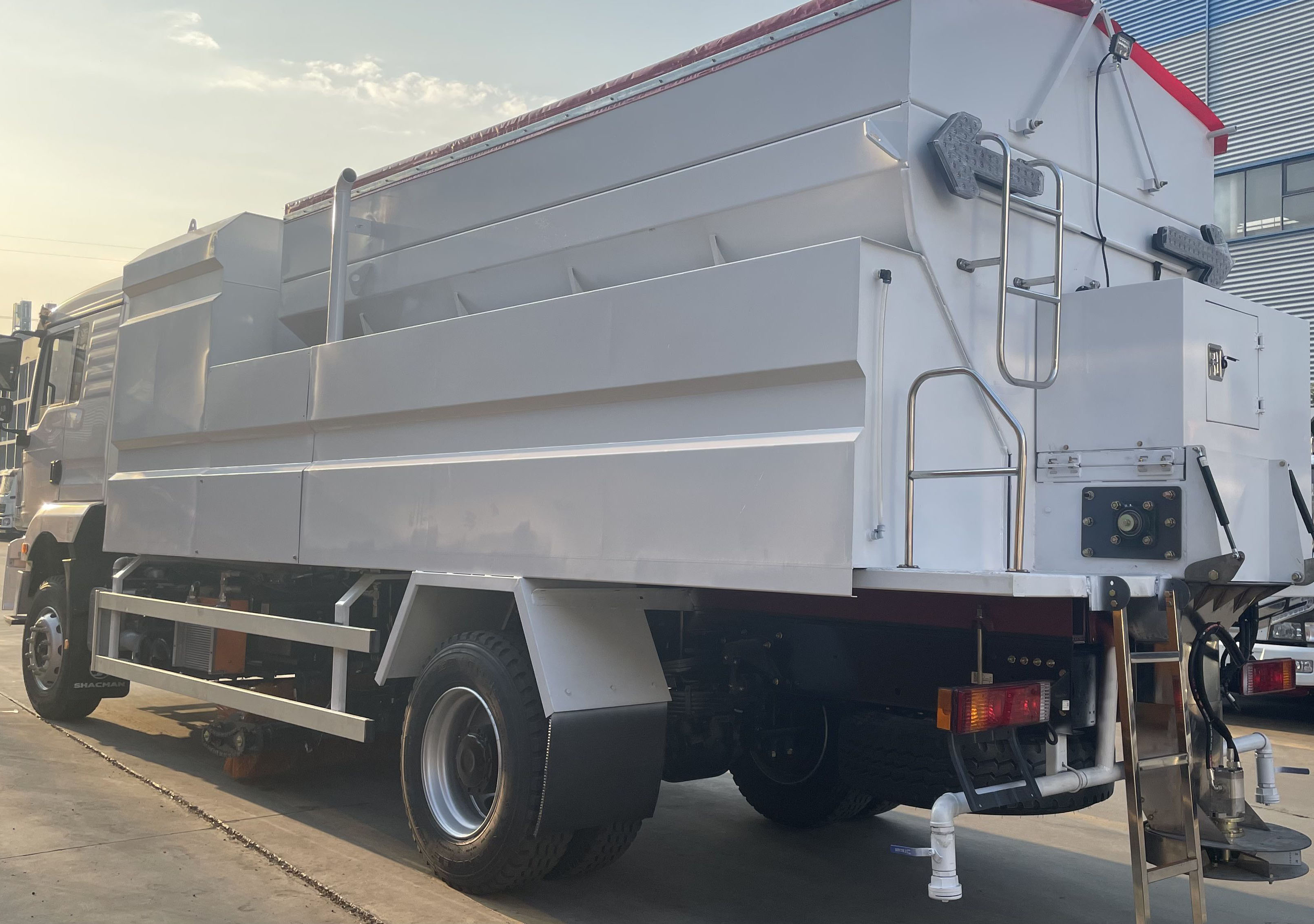 SHACMAN陜汽多功能除雪車(chē)圖片4