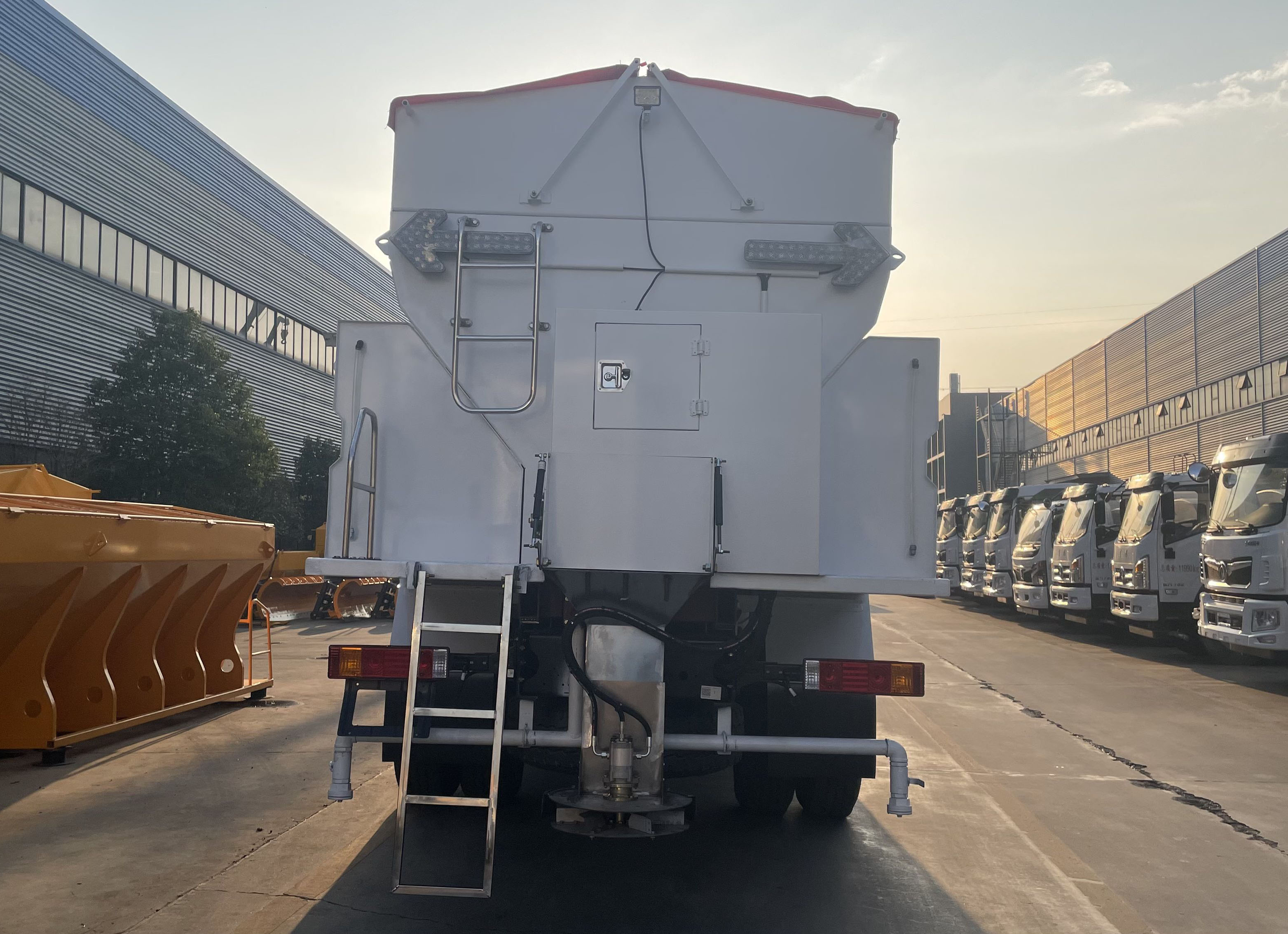 SHACMAN陜汽多功能除雪車(chē)圖片5