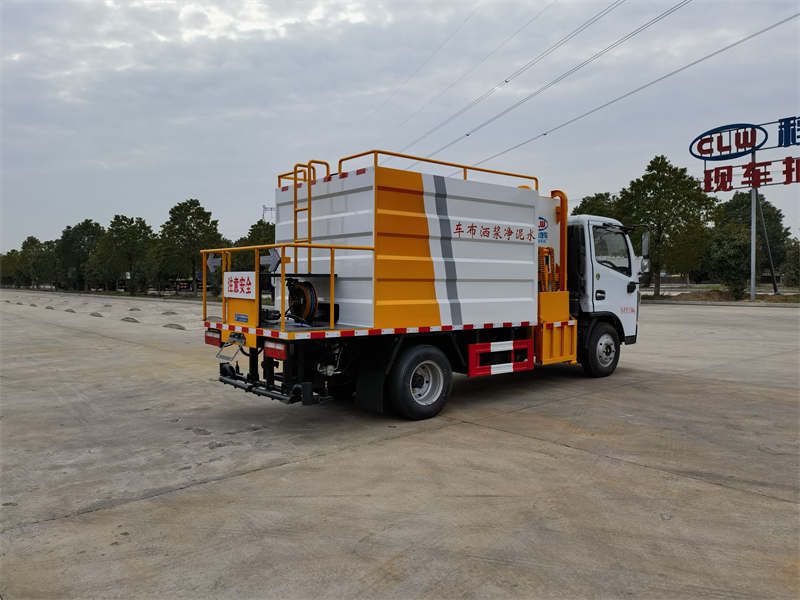 新款東風(fēng)多利卡水泥凈漿灑布車(chē)圖片4