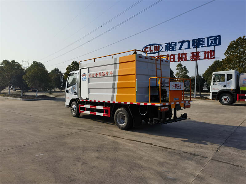 東風(fēng)小多利卡水泥凈漿灑布車(chē)圖片4