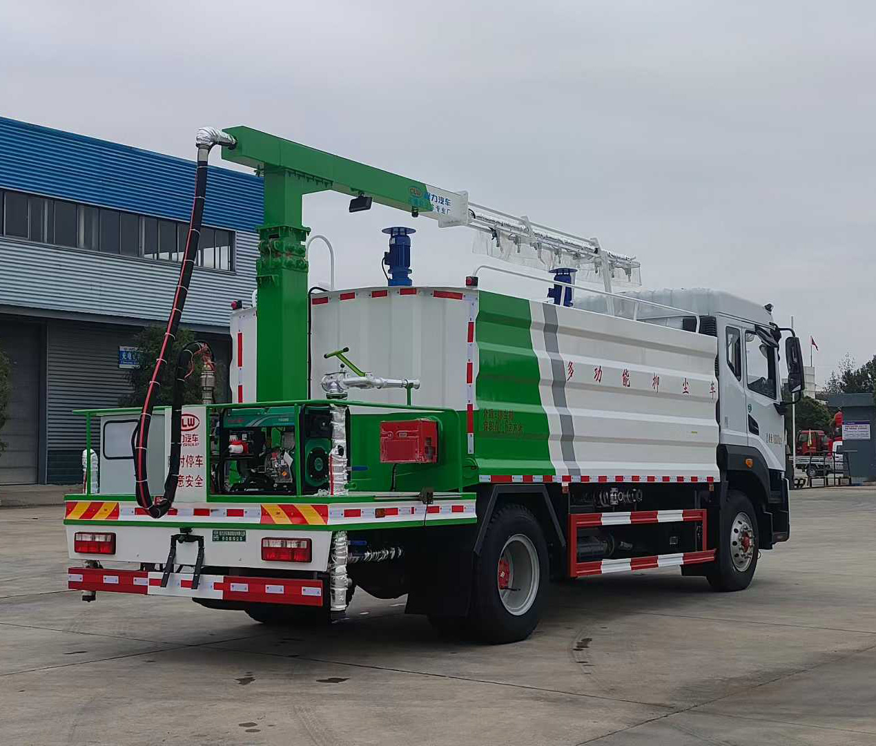 新東風(fēng)鐵路抑塵車12m3綠化灑水車抑塵噴霧車城市道路抑塵消毒車圖片4