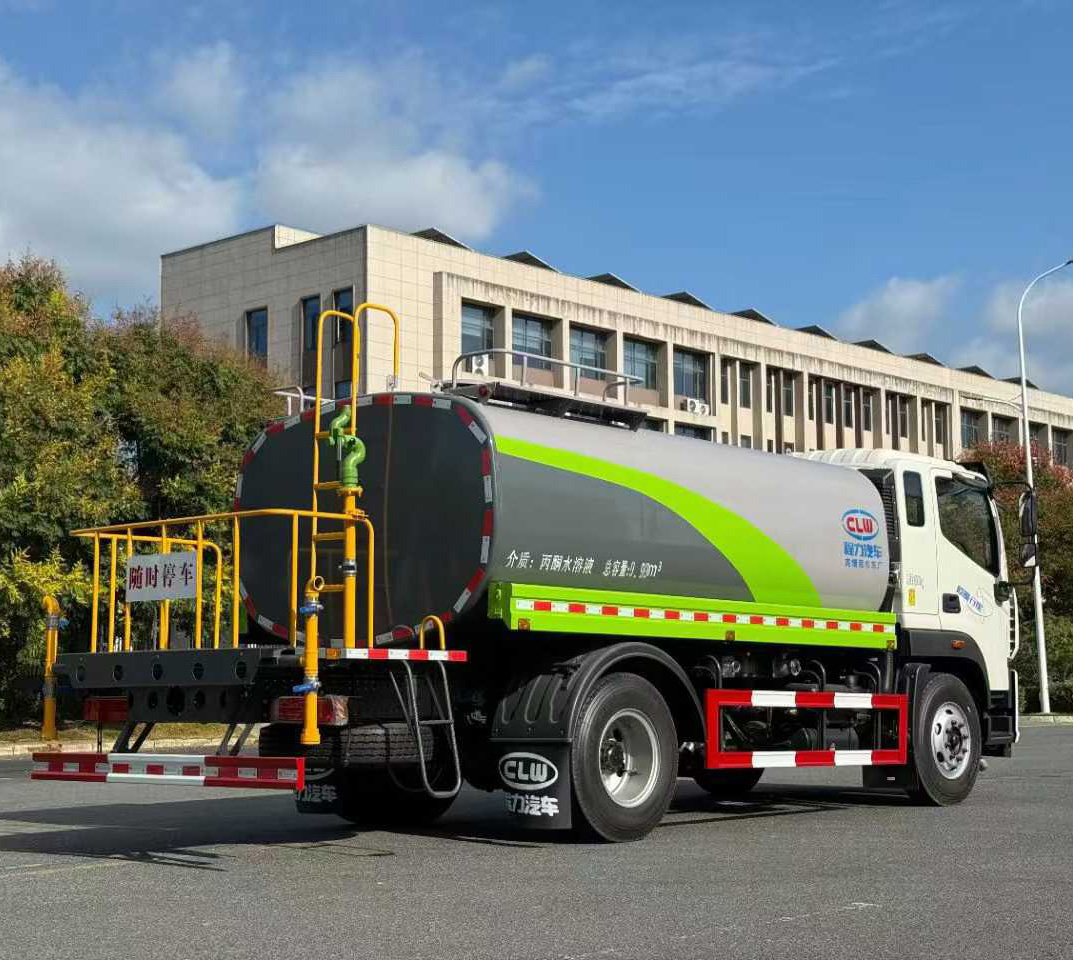 新型優(yōu)質(zhì)歐曼10m3綠化灑水車抑塵噴霧車城市道路抑塵消毒車圖片4