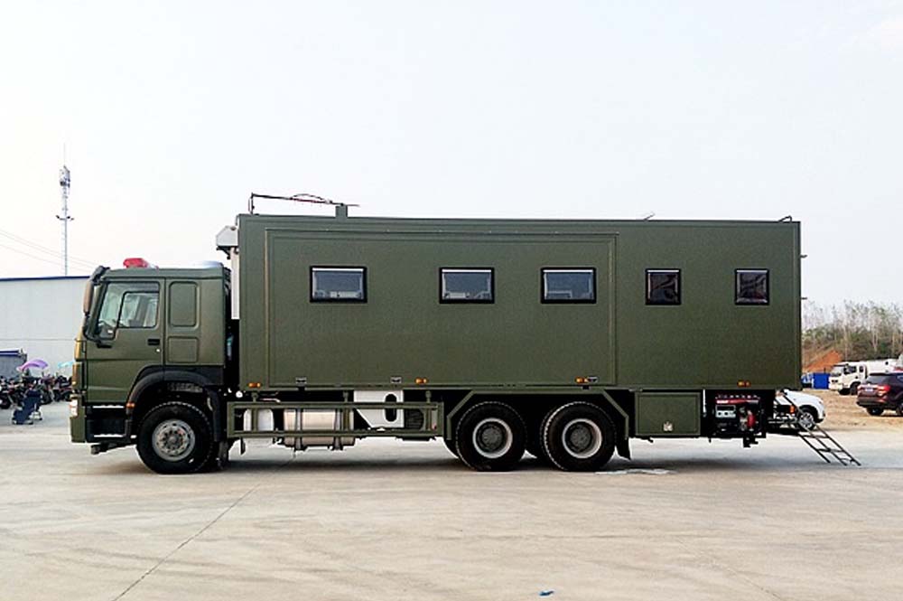 重汽豪沃宿營(yíng)車(chē)可滿(mǎn)足8-28人野外住宿圖片2