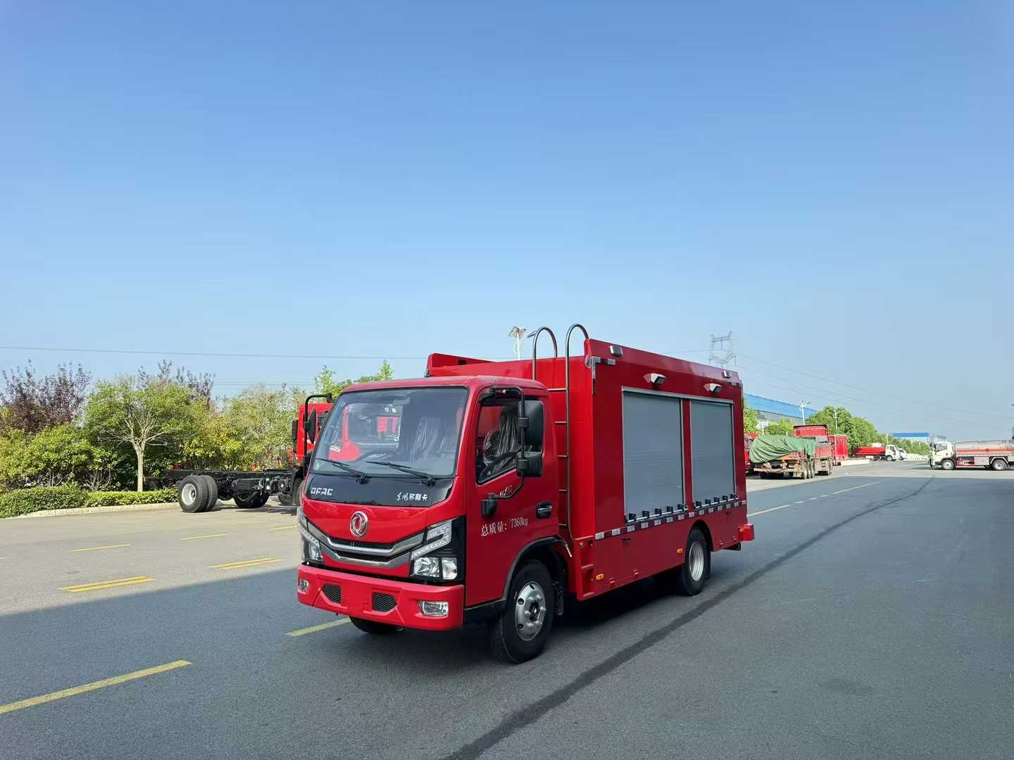 東風(fēng)多利卡高端裝備運輸車